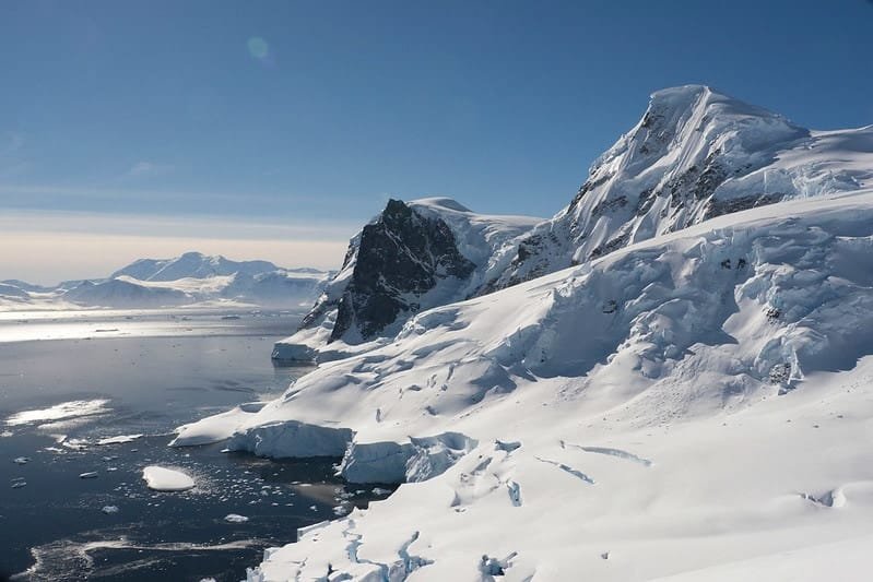 The Intersection of Volcanology and Astrobiology: Life in Extreme ...