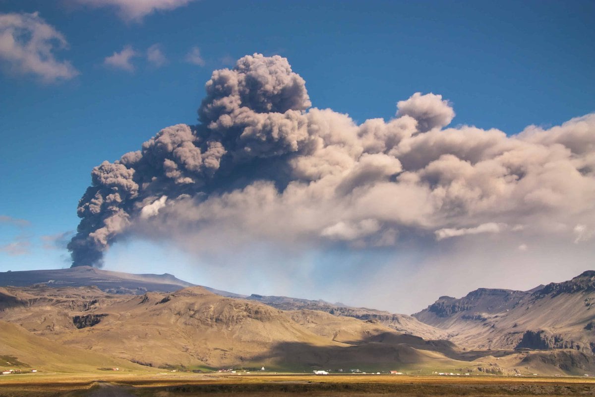 icelands eyjafjallajokull a shield volcanos fury and beauty scaled