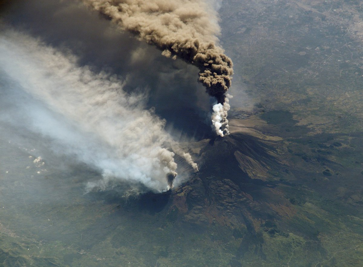 7 best examples of island formation via volcanic eruption 1