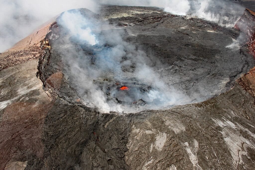 A Comprehensive Guide to Hawaiis Notable Volcanic Landforms