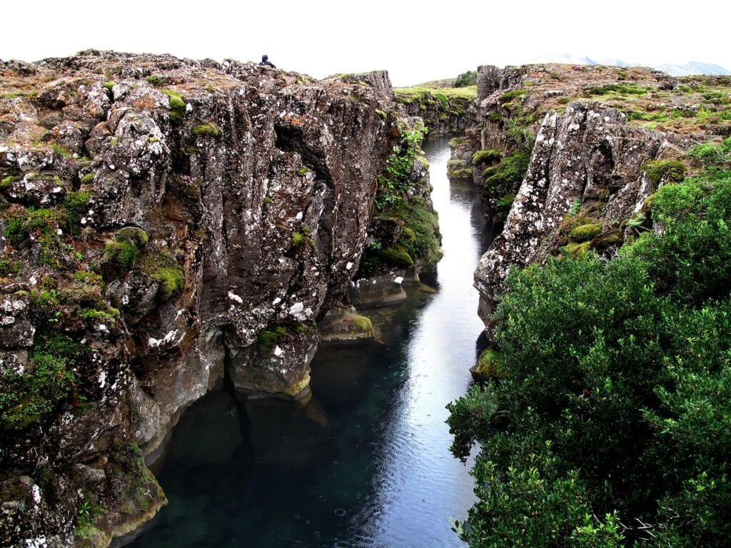 Formation of Volcanic Islands and the Role of Plate Tectonics