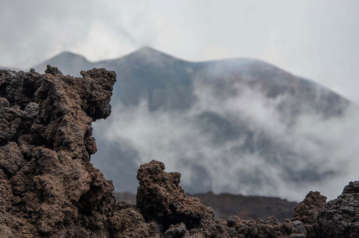 how to identify different types of hawaiian volcanic rocks 2