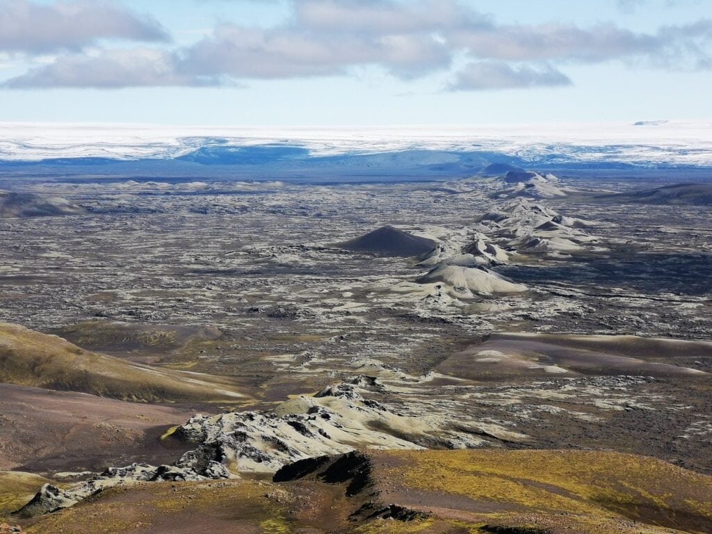 Insights into the Formation of Volcanoes at Plate Boundaries